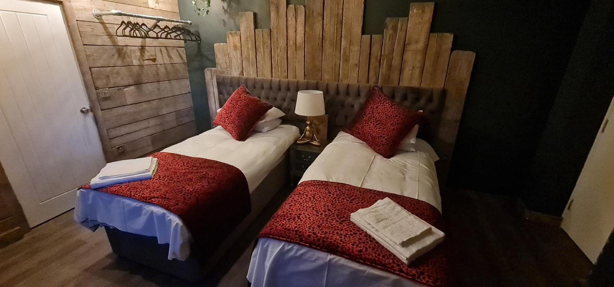 The Waterside Bar, Rooms & Restaurant Суинтон Номер фото